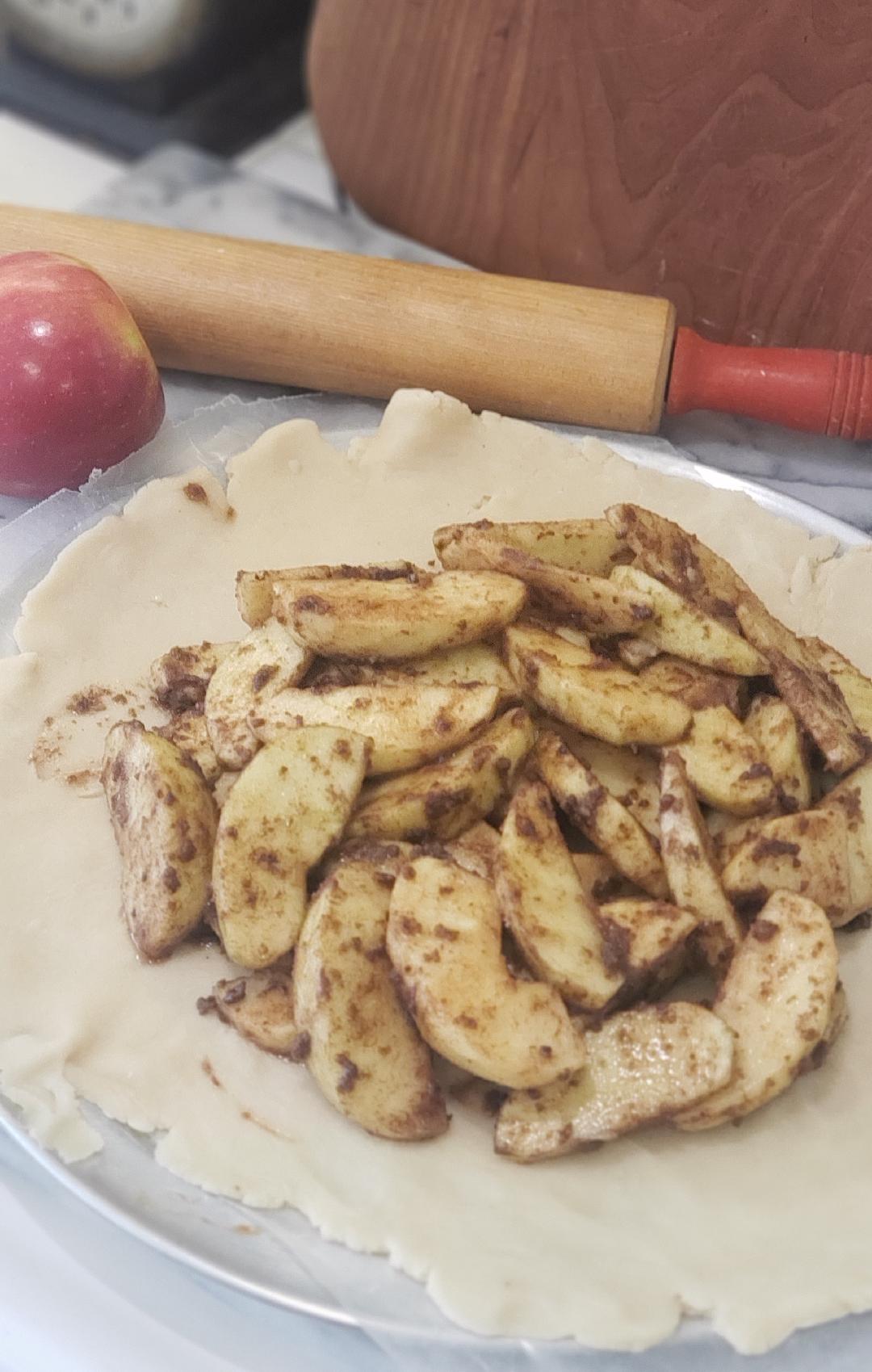 Tart crust with apples