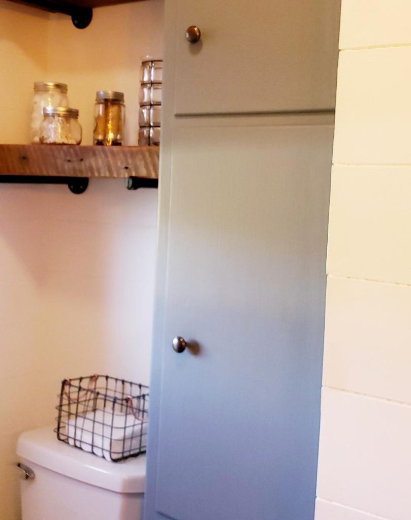 A FARMHOUSE BATHROOM - FARMHOUSE FUN