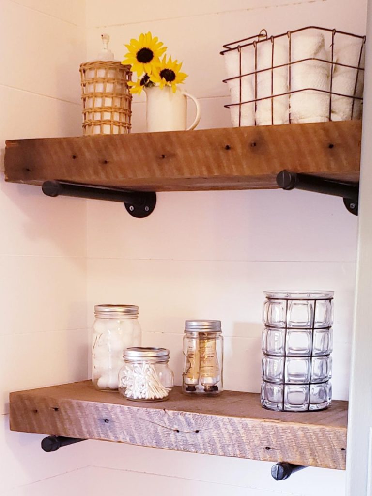 A FARMHOUSE BATHROOM - FARMHOUSE FUN