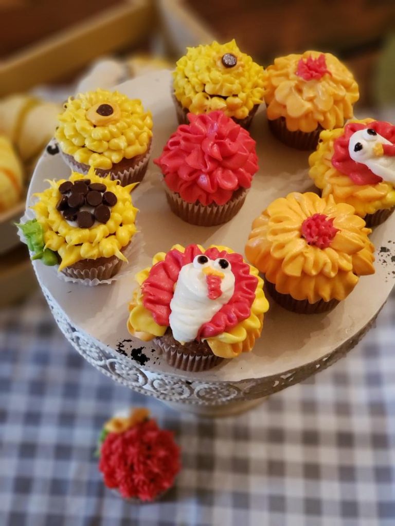 THANKSGIVING CUPCAKES - FARMHOUSE FUN