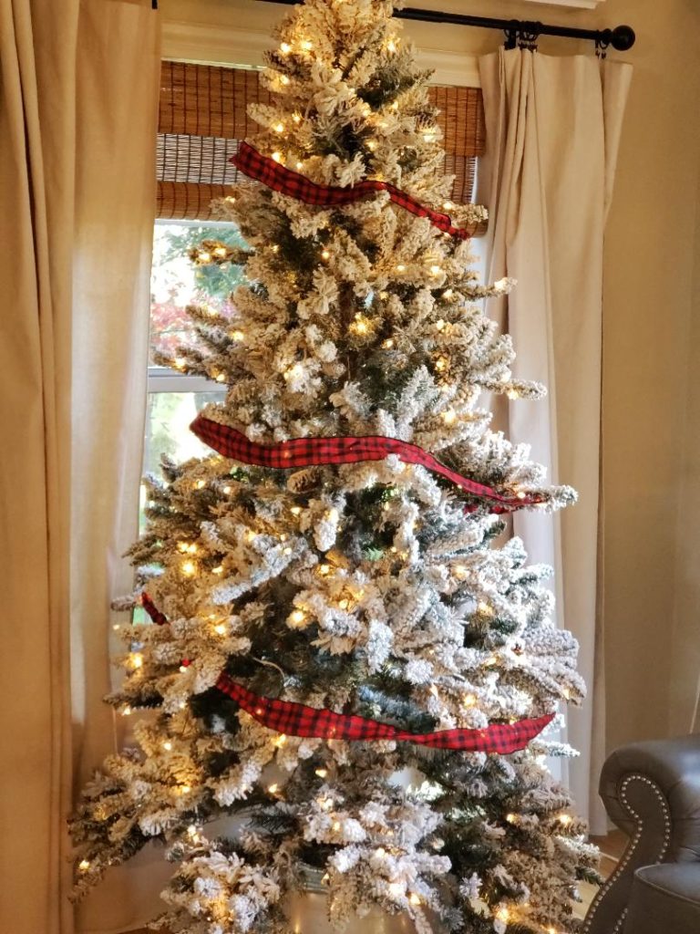 FARMHOUSE CHRISTMAS TREE - FARMHOUSE FUN