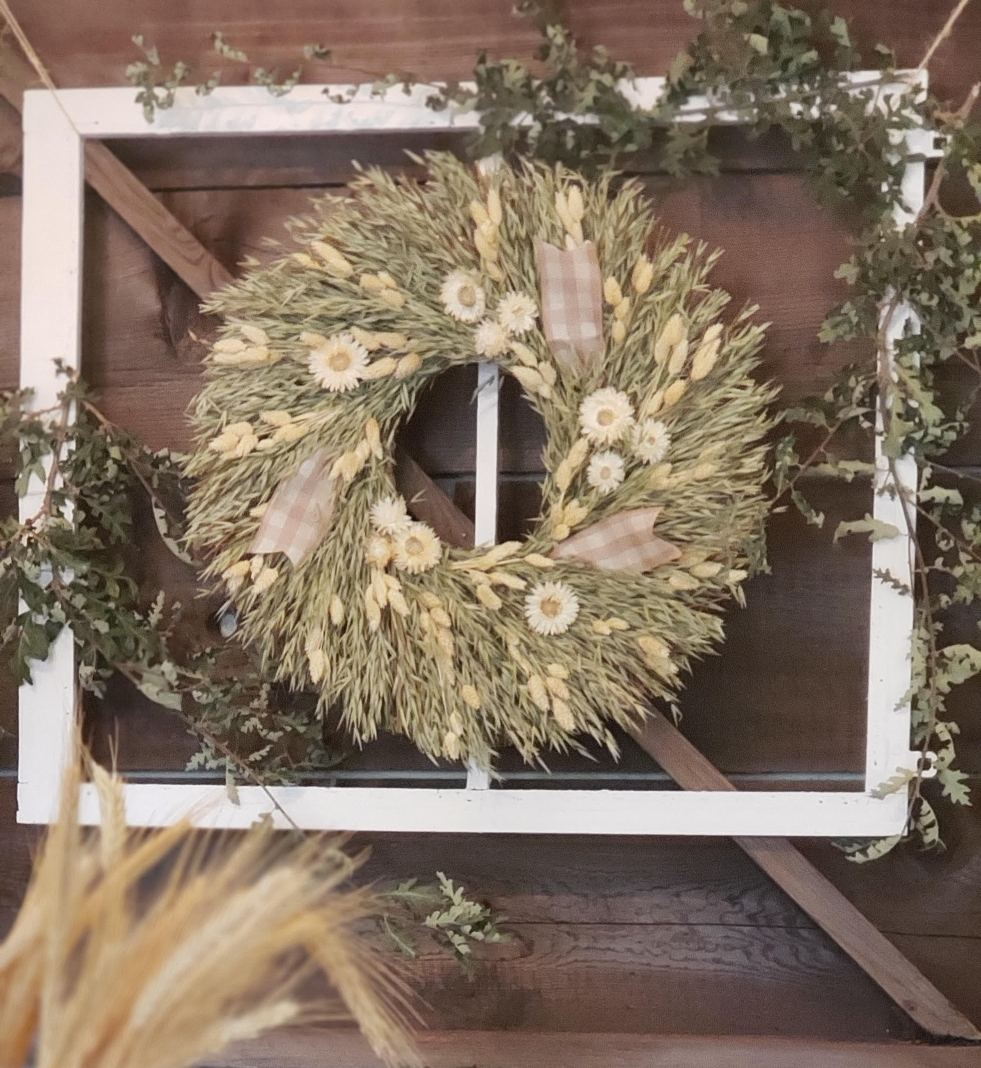 Sun kissed wreath above the table